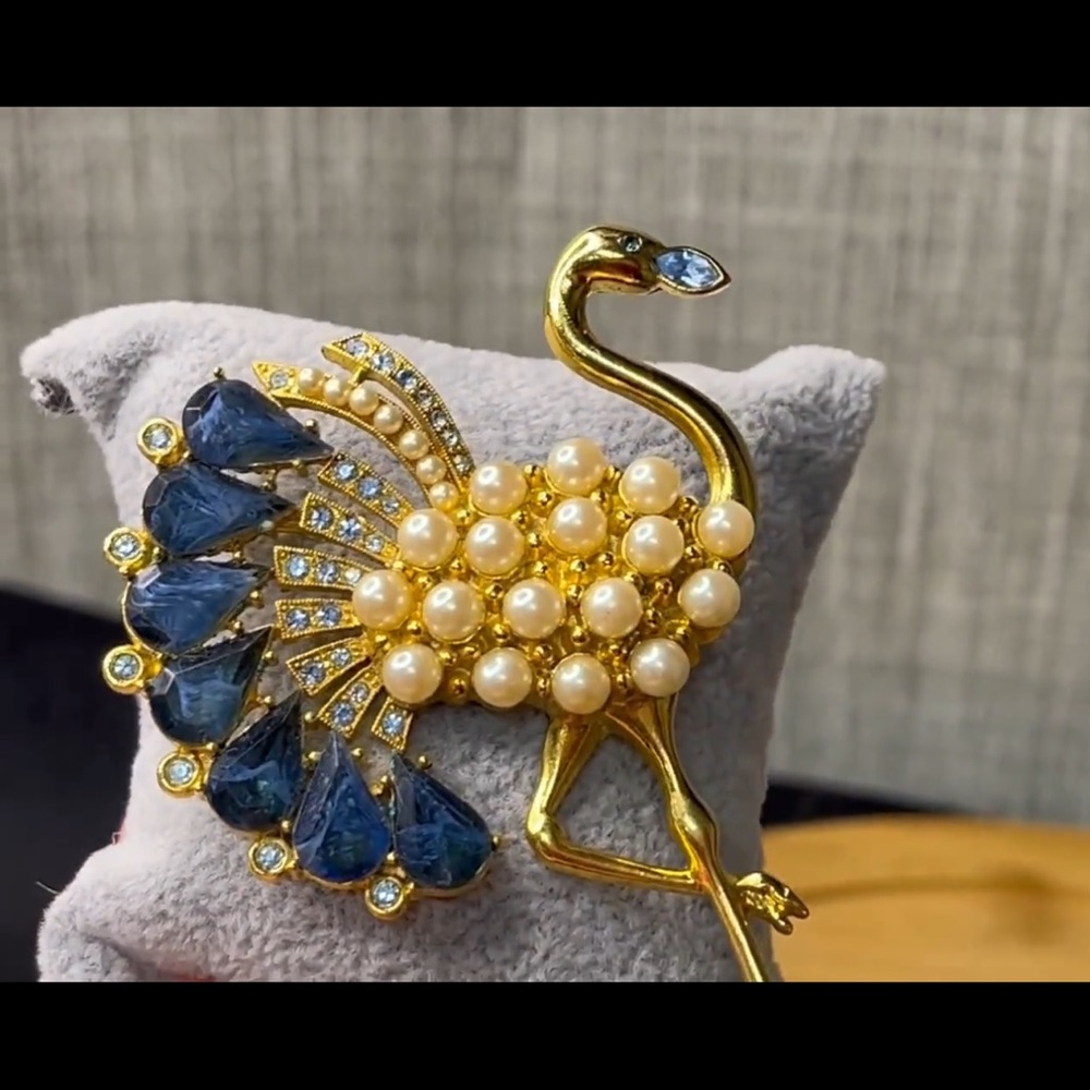 VTG RARE 1928 Elegant Gold and Blue Peacock Brooch - Picture 5 of 16
